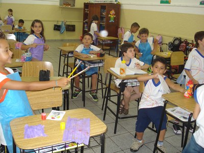 Alunos do 2º ano I da tia Diná iniciaram as aulas fazendo