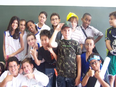 Alunos do 5° ano II do IAL realizam Mini Feira das Profissões