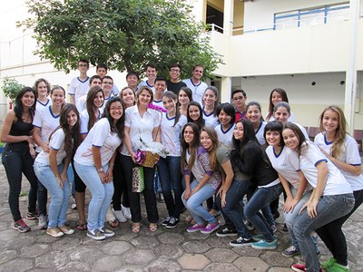 Alunos homenageiam Profª Leonice