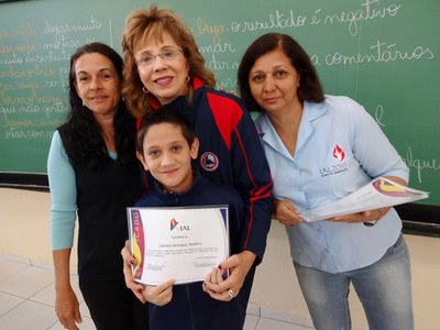 Alunos recebem certificado do Projeto Leitura nas Férias