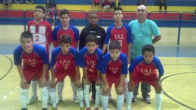 Atletas do futsal se classificam para a fase regional dos Jogos Escolares