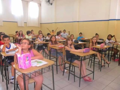 Aula de Espanhol de 1ª a 4 ª série com a professora Bernarda