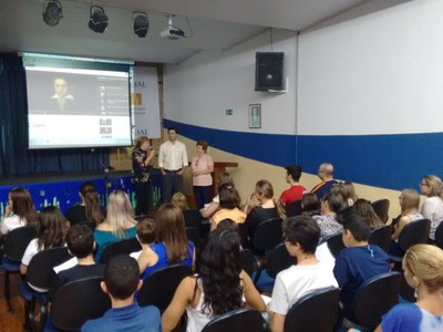 IAL realizou Poesia & café para alunos, professores e convidados