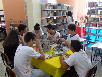 Leitura e Tecnologia: visita à Biblioteca Municipal de Lins