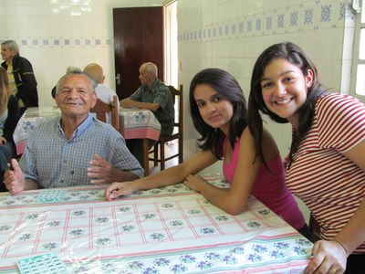 Projeto Netinhos de Aluguel: visita ao asilo São Vicente de Paulo