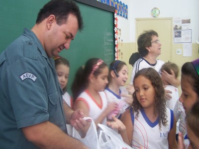 Projeto Trabalho no Brasil: Agente de Escolta e Vigilância Penitenciária.